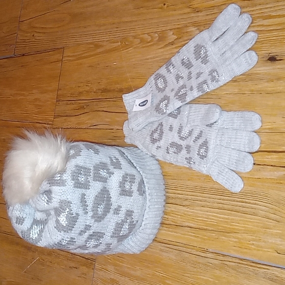 Nwt -Old Navy Winter Stocking Hat and Gloves - Picture 3 of 7